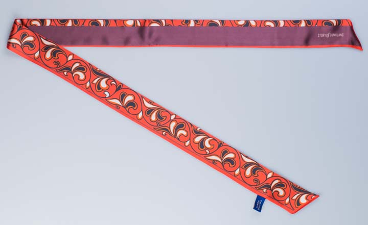 “领秀鸡”160x6厘米小丝巾